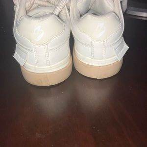 Beier shoes with rope shoe laces - and comes with a extra pair of regular laces